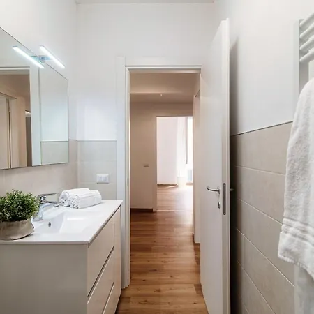Sandy - By Myhomeincomo Apartament