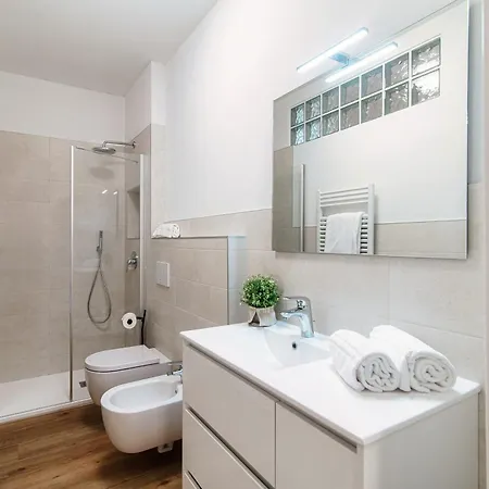 Apartament Sandy - By Myhomeincomo