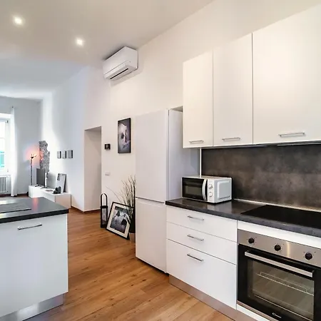 Sandy - By Myhomeincomo Apartmán *